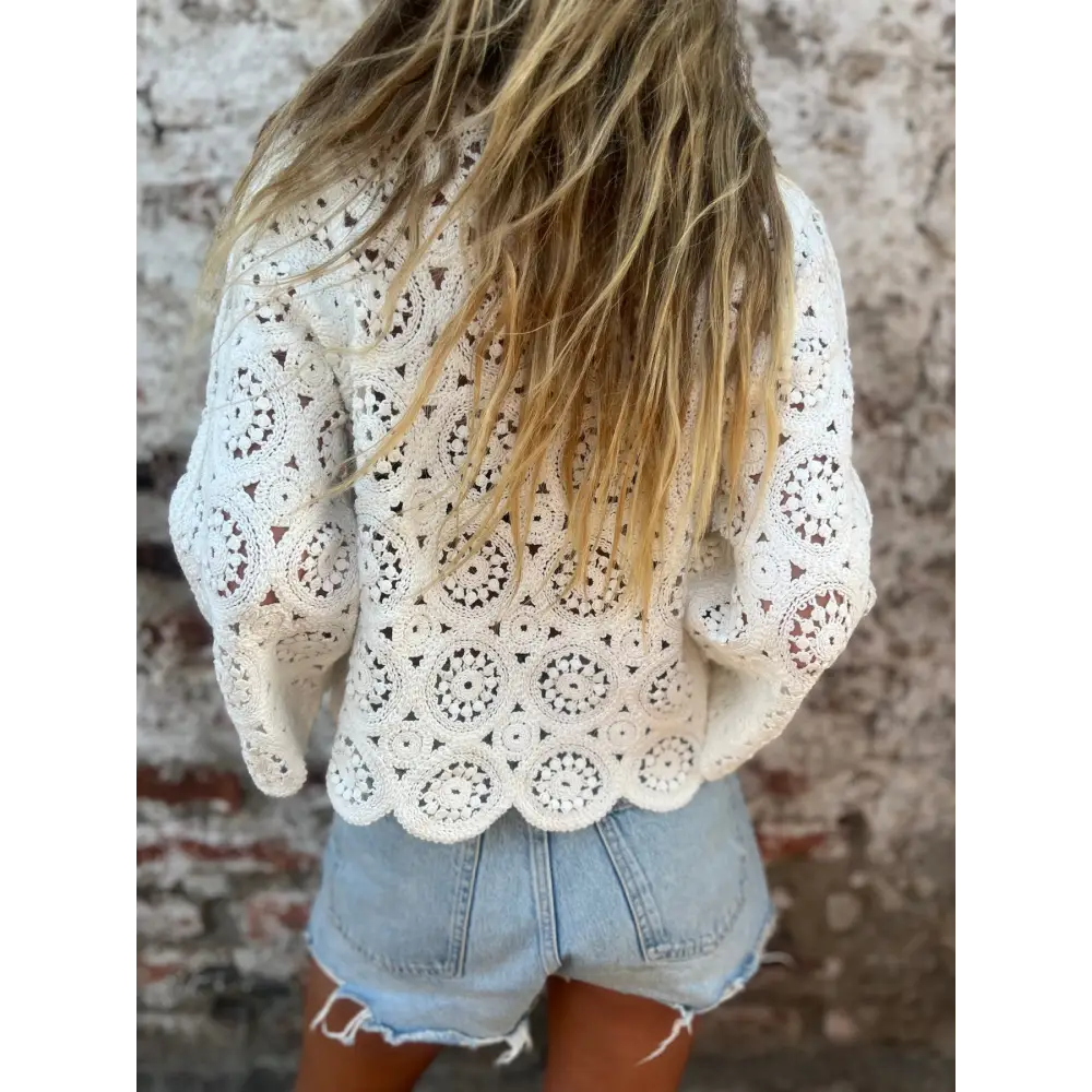 Blusa com Design Vazado e Decote em V