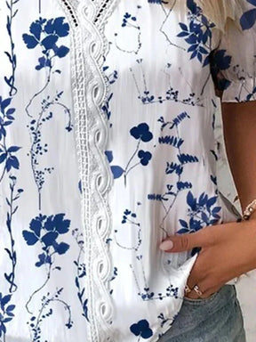 Blusa Feminina com Manga Curta e Detalhe em Renda