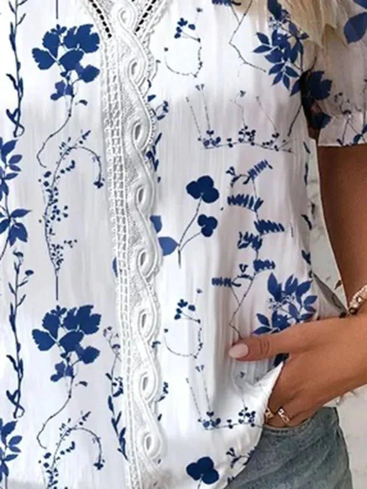 Blusa Feminina com Manga Curta e Detalhe em Renda