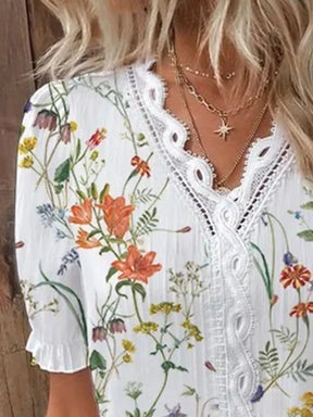 Blusa Feminina com Manga Curta e Detalhe em Renda