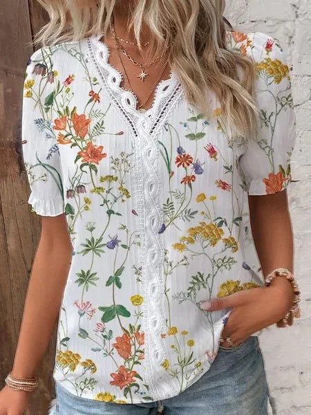 Blusa Feminina com Manga Curta e Detalhe em Renda