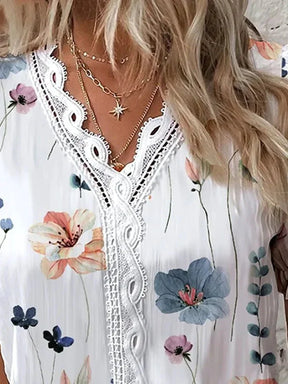Blusa Feminina com Manga Curta e Detalhe em Renda