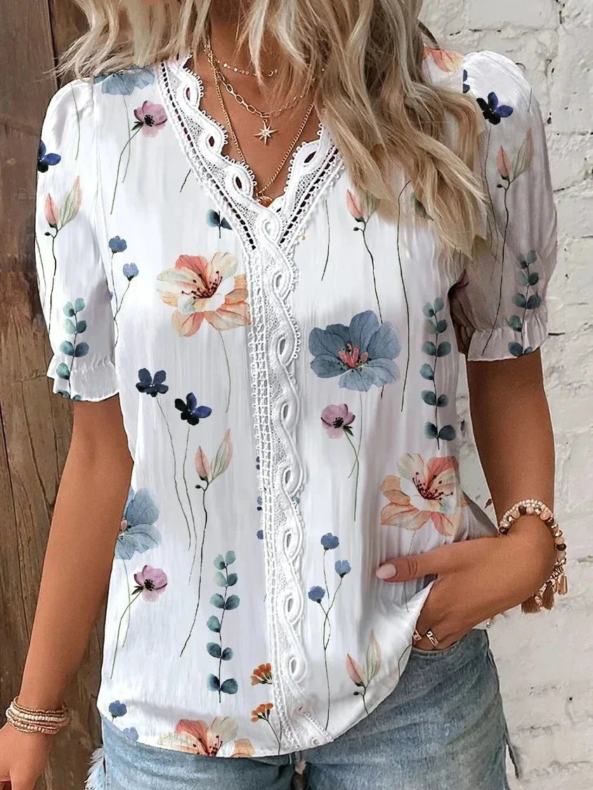 Blusa Feminina com Manga Curta e Detalhe em Renda