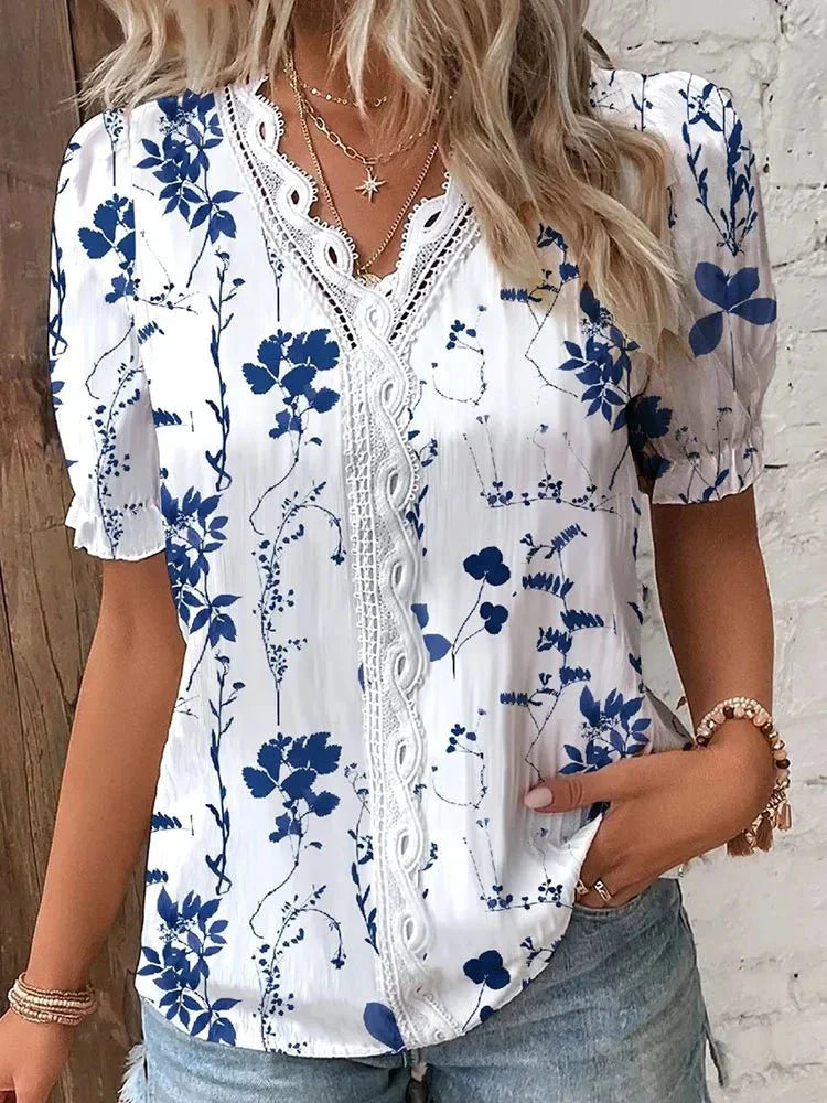Blusa Feminina com Manga Curta e Detalhe em Renda
